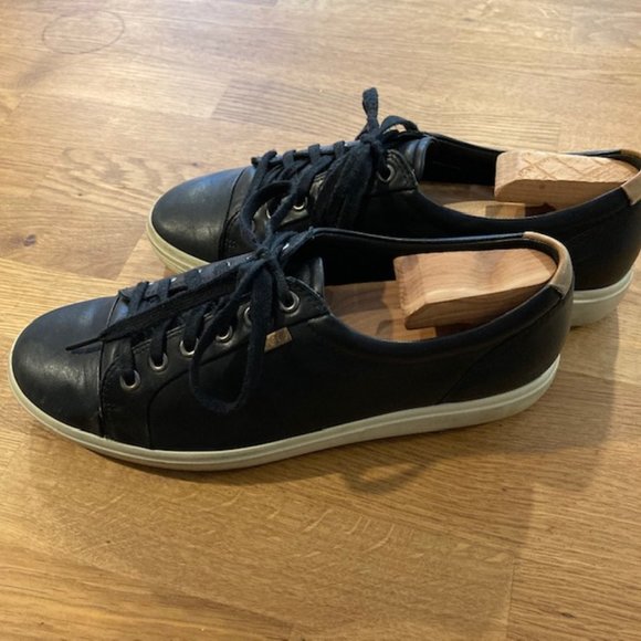 black ecco sneakers